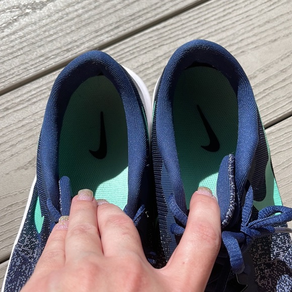 Nike shoes - Picture 3 of 5